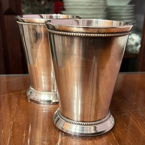Two Elegant Silver-Plated Cups with delicate engravings - Picture 5 of 8